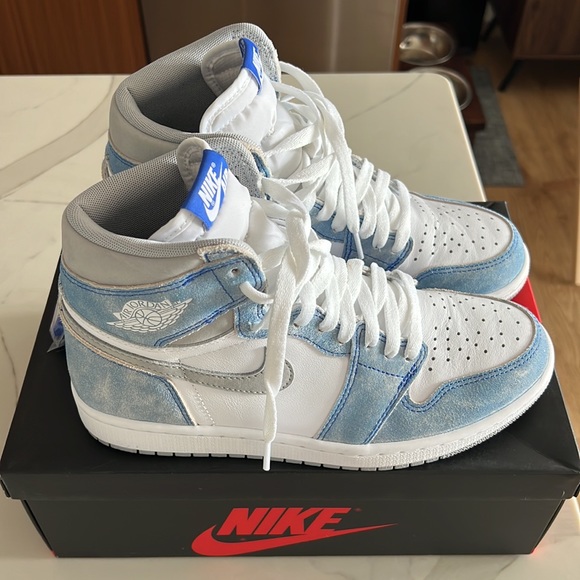 Air Jordan 1 Hyper Royal - Picture 7 of 9